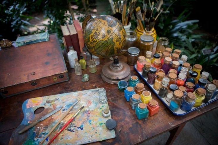 frida-kahlo-studio-desk-wsj-vivid-colors-gardenista